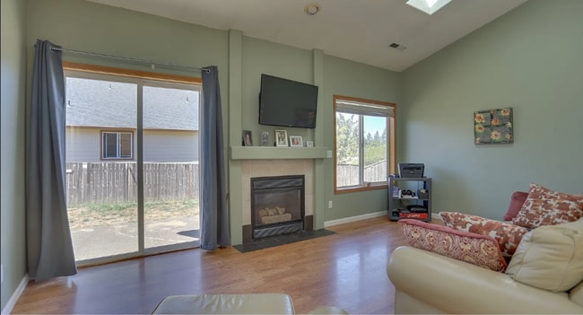 Building Photo - This Immaculate Single Level Ranch Home is a Must See!