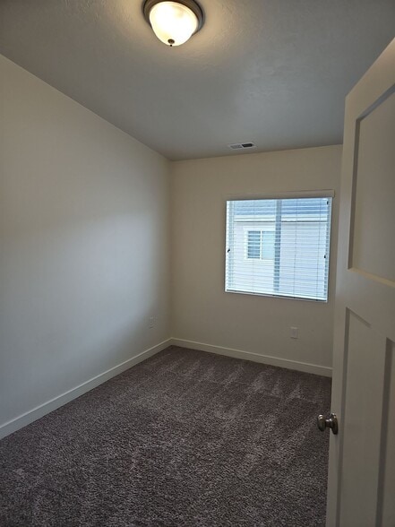 Building Photo - 14912 S Thunder Horse Ln