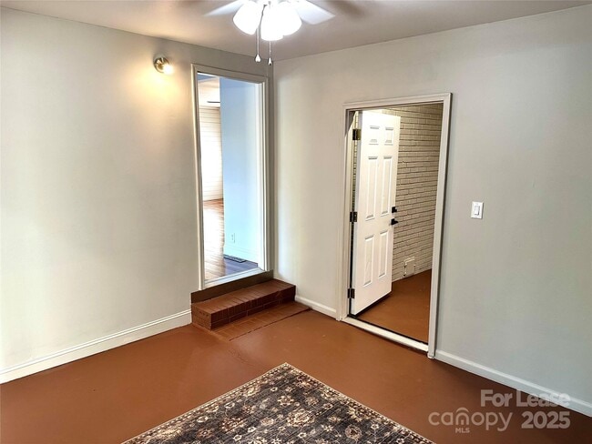 Building Photo - 2054 Hickory Hills Dr