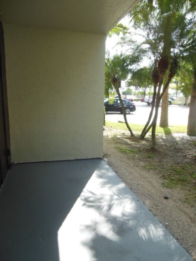 Building Photo - ONE BEDROOM ONE BATHROOM! WATERFRONT COMMUNITY!