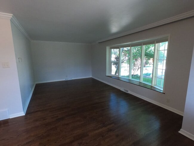 Building Photo - Beautifully remodeled 3 bed 2.5 bath house in Broomfield