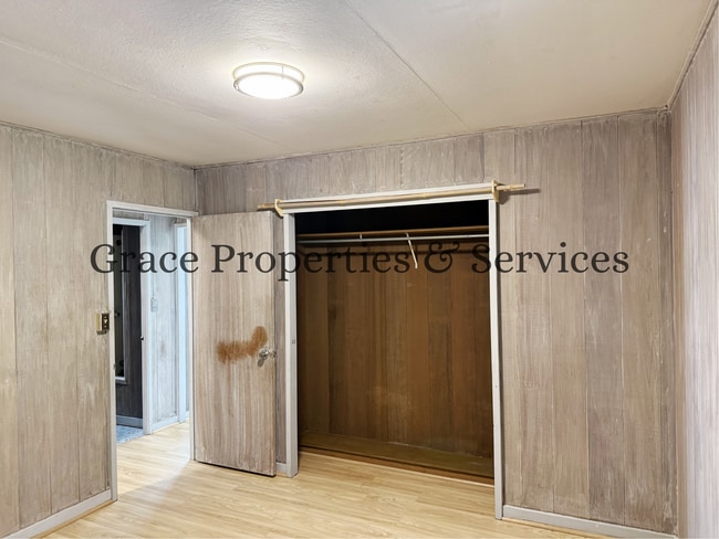 Building Photo - 0038EIK