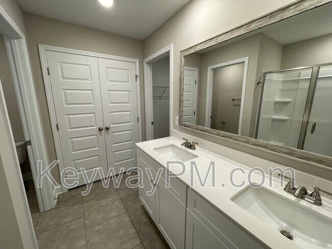 Building Photo - 3099 Venetian Dr
