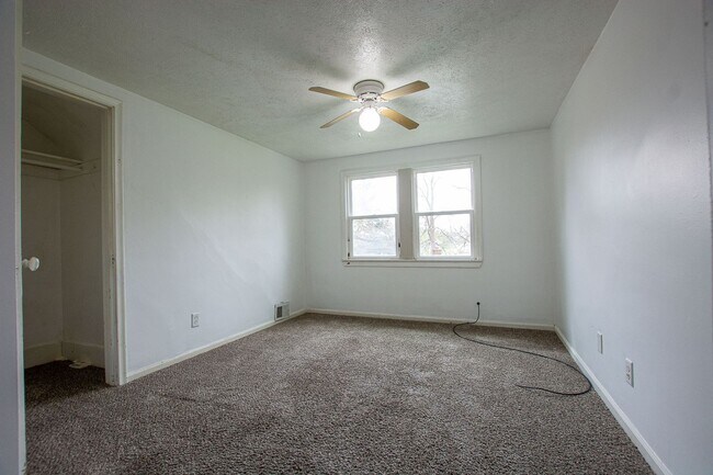 Building Photo - 5604 S 36th St