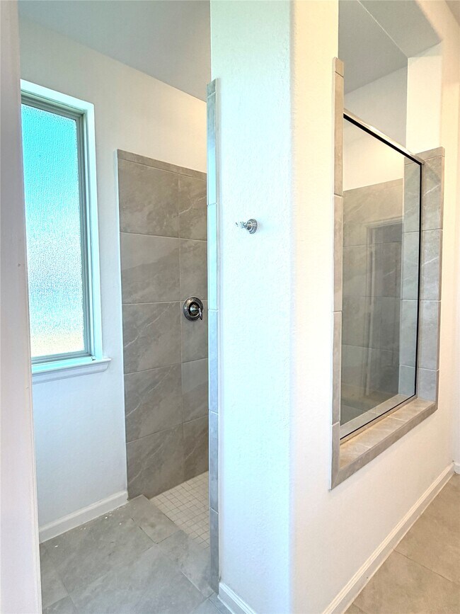 Building Photo - 3715 Rock Ledge Dr