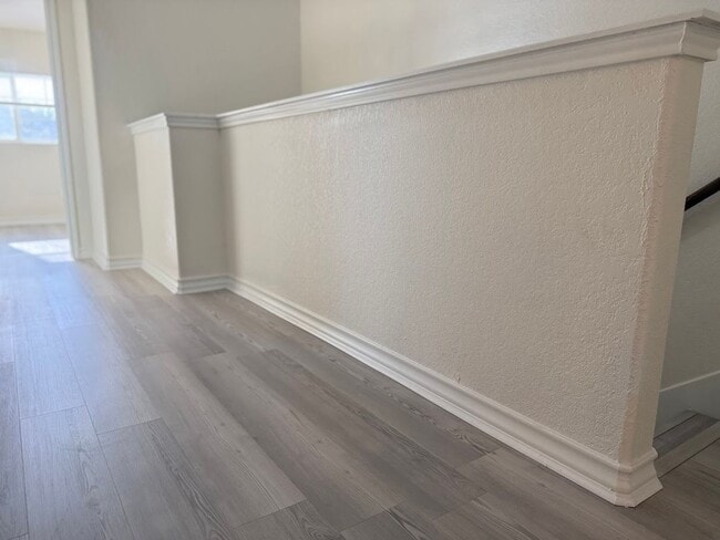 Building Photo - Townhome Near Retama Park...No Carpet.