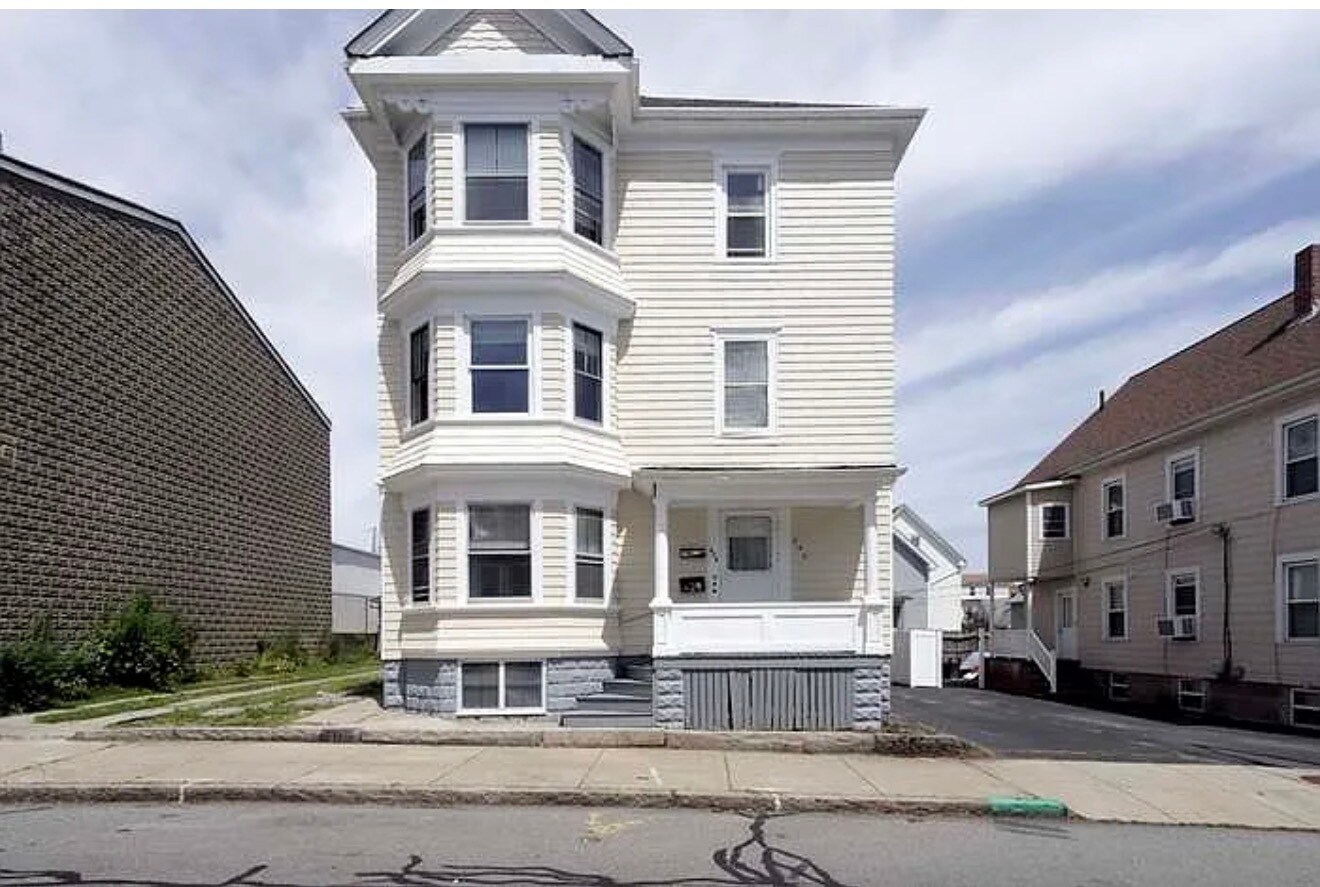 Building Photo - 545 Rivet St