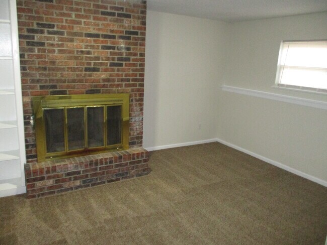 Building Photo - 1039 E Huntington Pl