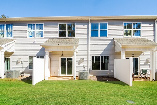 Building Photo - 150 N Church St