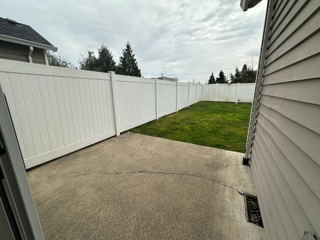 Building Photo - S0476