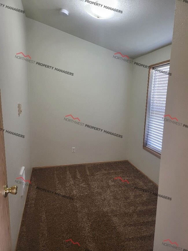 Building Photo - STATUS: AVAILABLE   | R80h | $1595.00