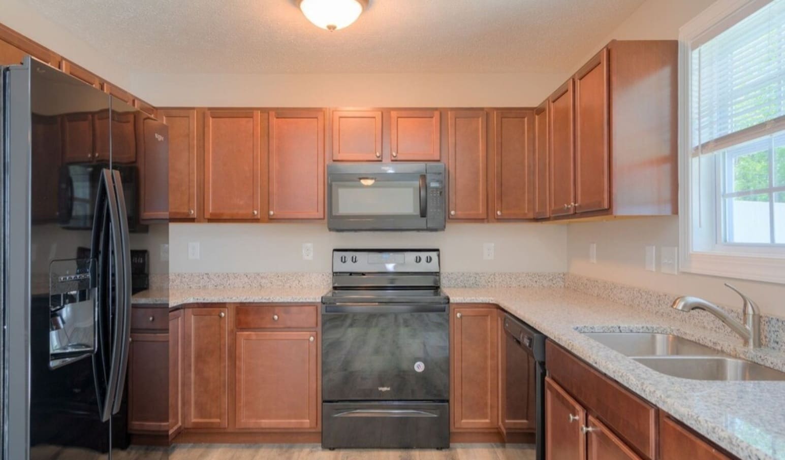 Building Photo - 335 Twisted Oak Dr NW