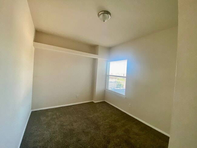 Building Photo - 3328 Green Ridge Ct