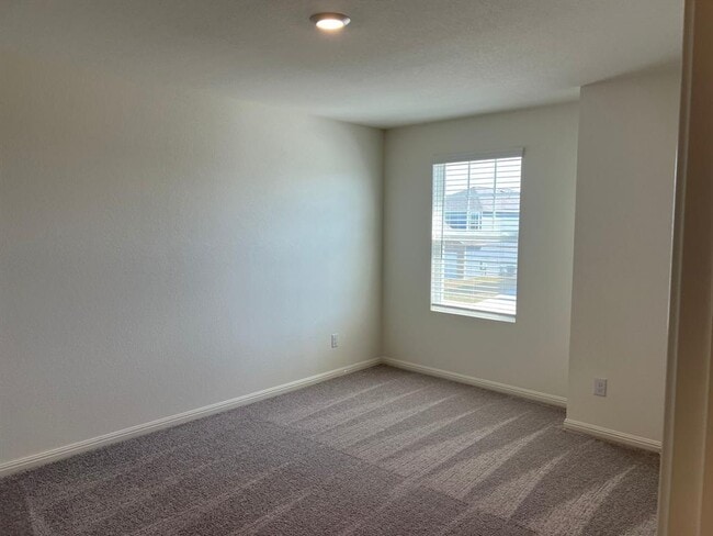 Building Photo - 624 Gemsbok Dr