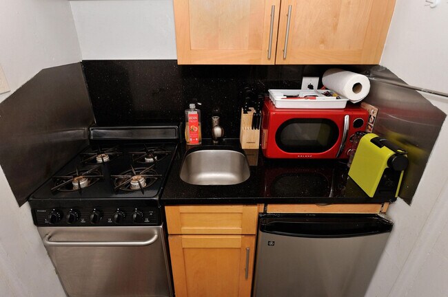 Building Photo - 120 E 40th St