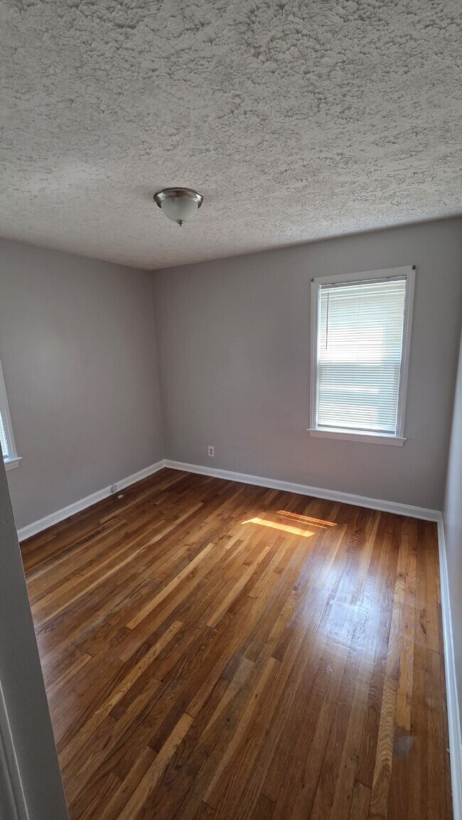 Building Photo - "4-Bed Home in Maple Heights!"