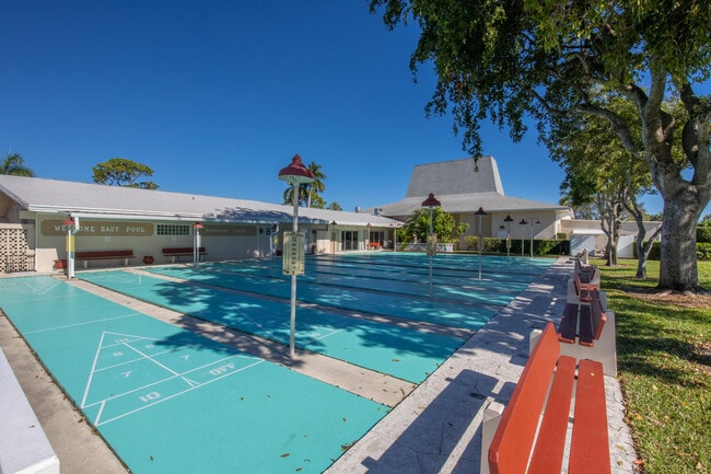 Building Photo - 2728 Garden Dr N