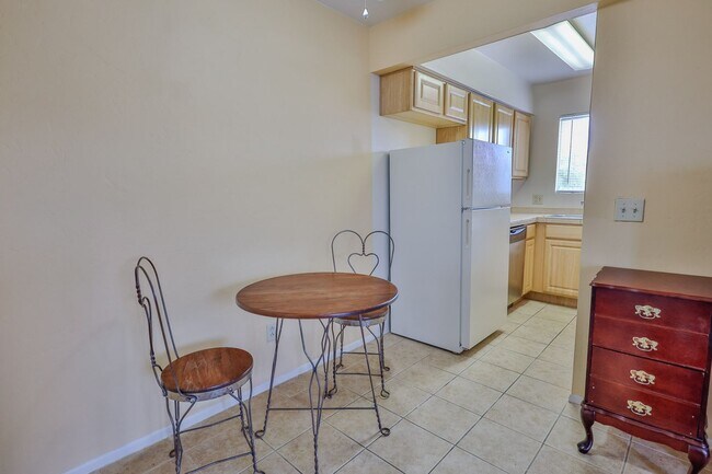 Building Photo - 1 Bed / 1 Bath Condo - Short or Long Term ...