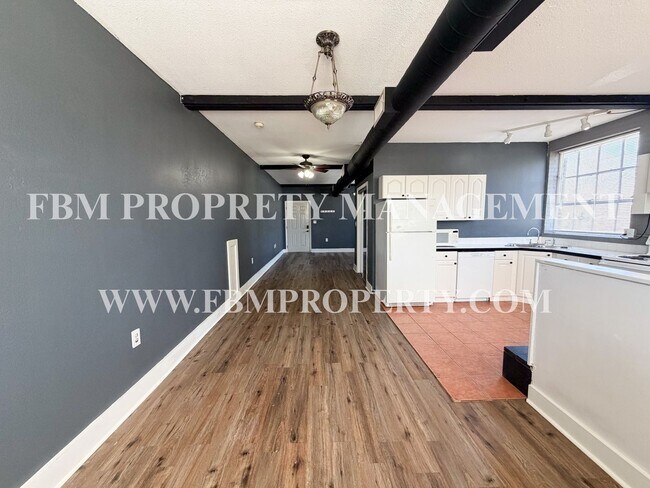 Building Photo - 1300 W Main St