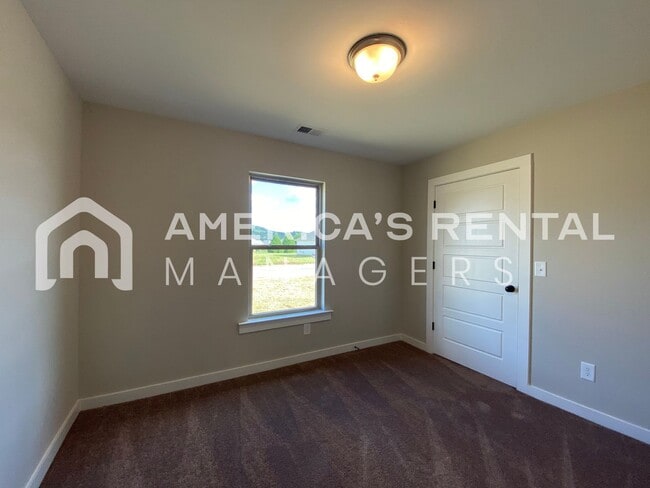 Building Photo - Home for Rent in Talladega, AL...Available to View with 48-hour notice!!!