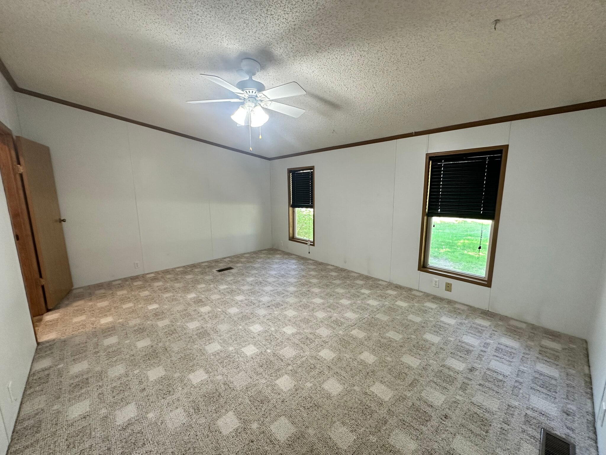 Building Photo - E2427 Holmes Rd