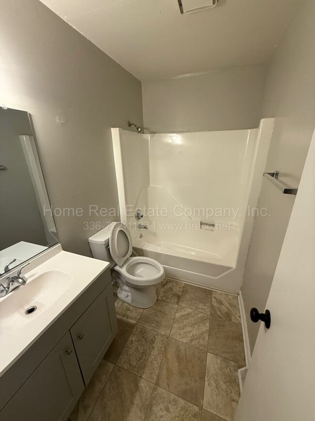 Building Photo - 730 Laurel St