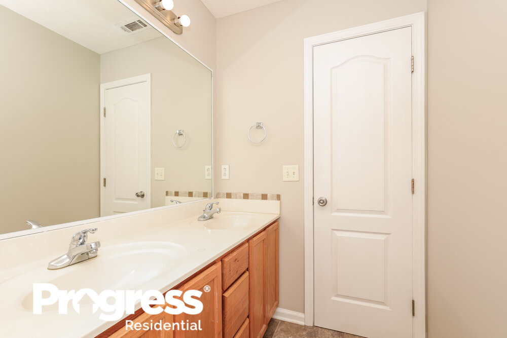 Building Photo - 3208 Sailmist Point