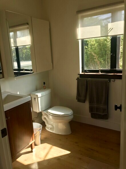 Building Photo - 1072 Amoroso Pl