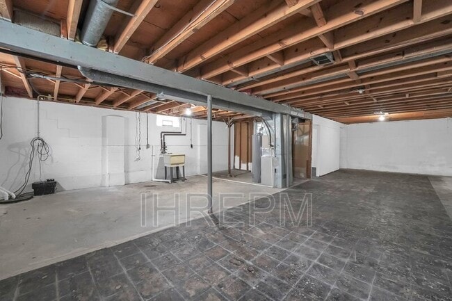 Building Photo - 6295 Faircrest Rd