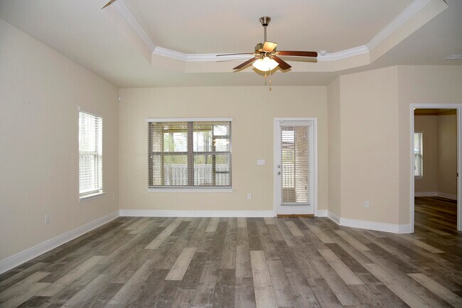 Building Photo - 289 Dickens Dr