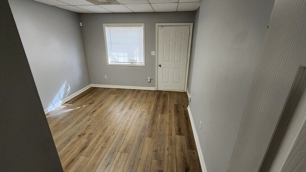 Building Photo - Room in Duplex on Jones Ave NW