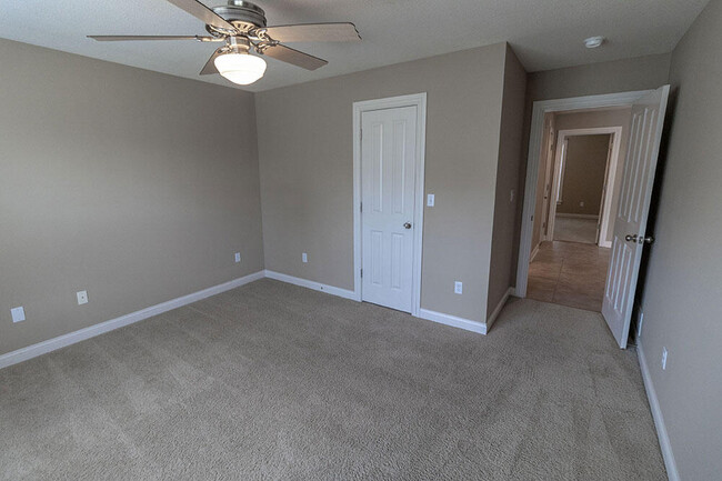 Building Photo - 2303 Roslyn Ct