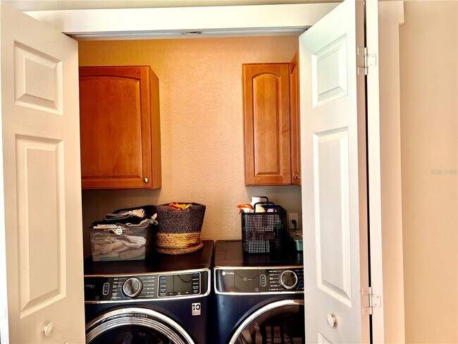 Building Photo - 4061 King Tarpon Dr