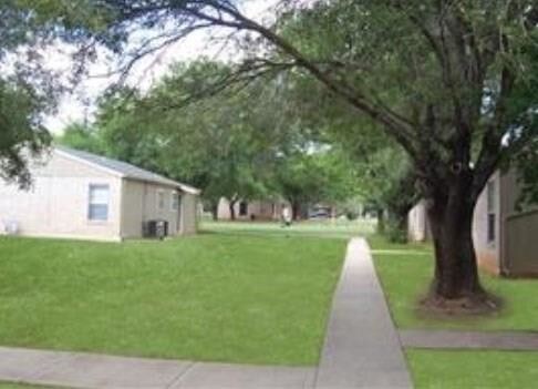 Building Photo - 1200 E Frio St