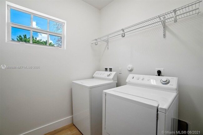 Building Photo - 711 N L St