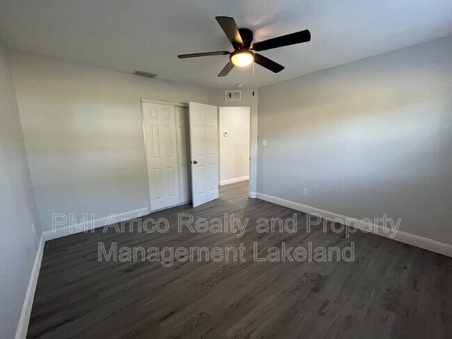 Building Photo - 1717 Bush Ave