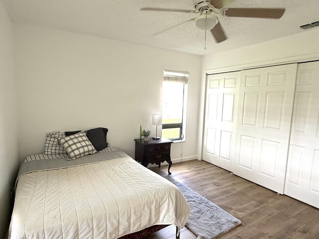 Building Photo - 12726 Spinnaker Ln