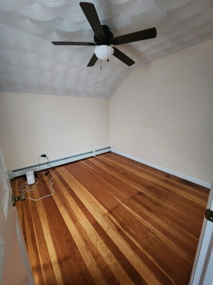 Bedroom 2 - 9 Maple St
