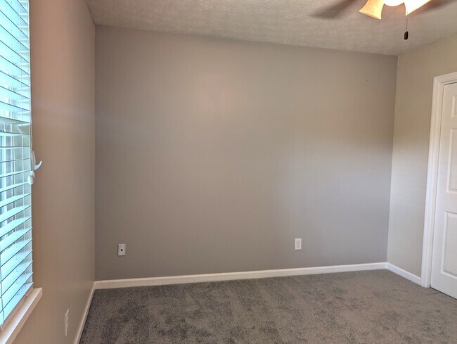 Building Photo - 10609 Sprawls Point