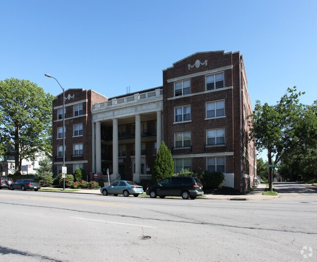 Gotham Apartments 2718 E Linwood Blvd Kansas City MO 64128