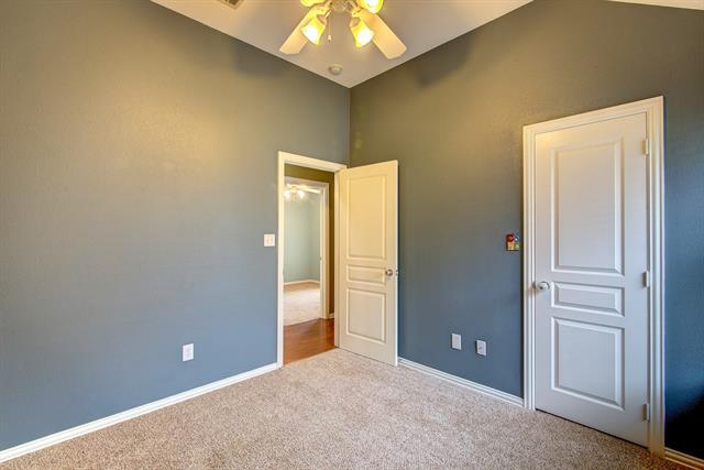 Building Photo - 304 Vista Way Dr
