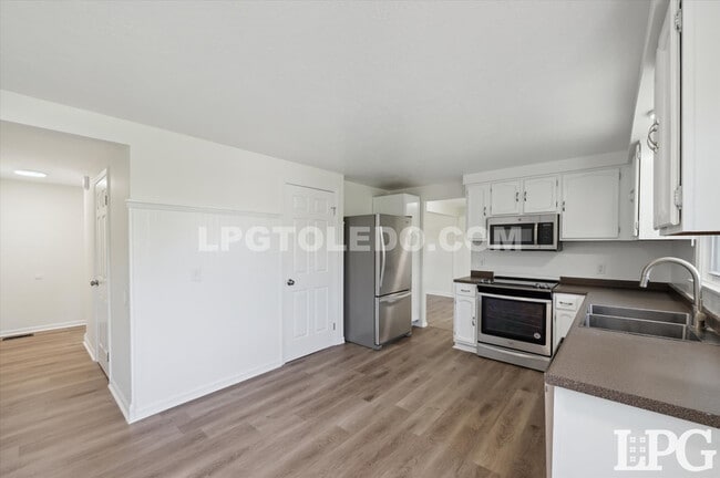 Building Photo - 2121 Bromford Rd