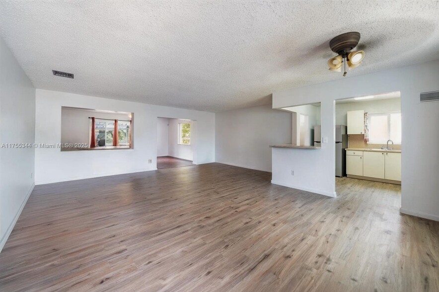 Building Photo - 1220 NW 190th St