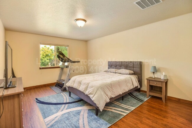 Building Photo - 10231 N Zenith St