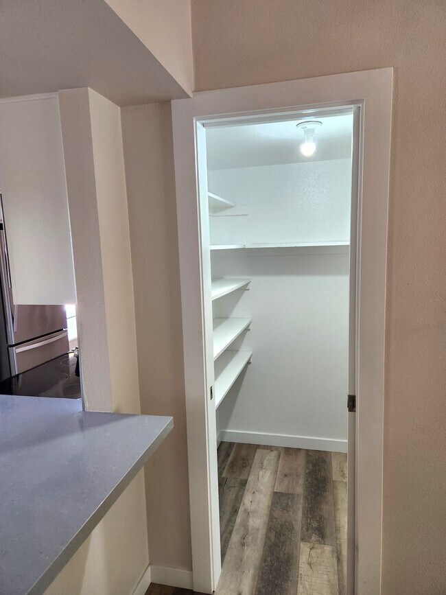 Building Photo - Tempe 4 Bedroom 3 Bath w/ Pool right near ASU!