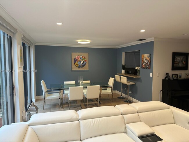 Building Photo - 9805 Costa Del Sol Blvd