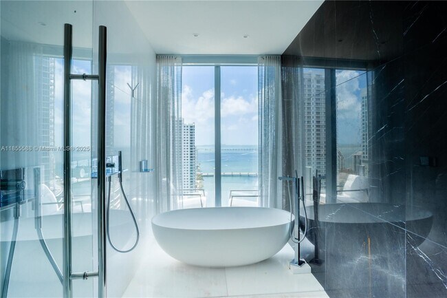 Building Photo - 300 Biscayne Blvd Way