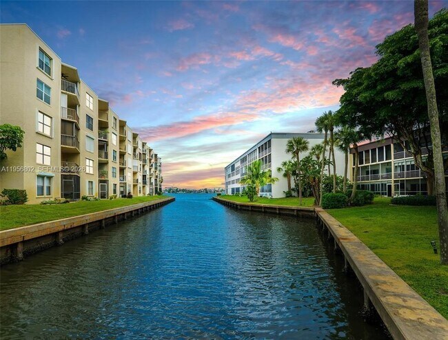 Building Photo - 400 Waterway Dr S