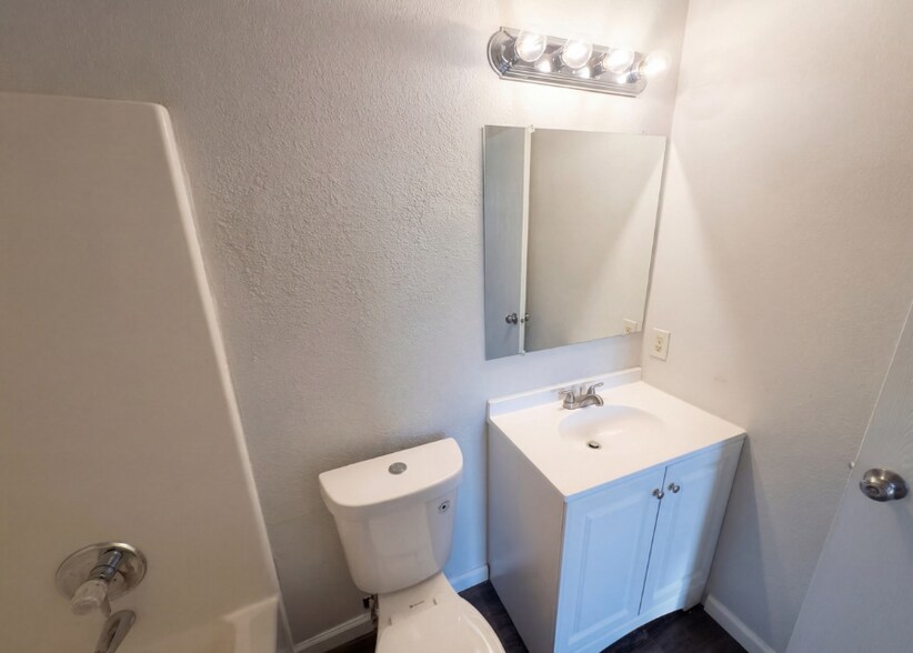 Building Photo - 6654 Hazelhatch Dr