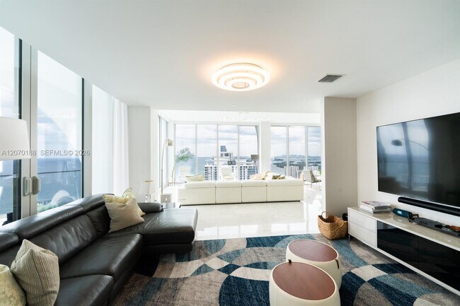 Building Photo - 16901 Collins Ave